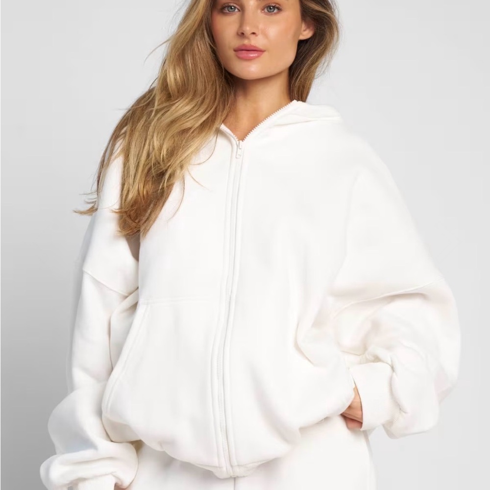 Comfrt Snow White Cloud Zip Medium NWOT